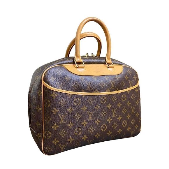 This LV Deauville Handbag just arrived! This is a classic  BEAUTIFUL Louis Vuitton Deauville Handbag ❤️ VI1907